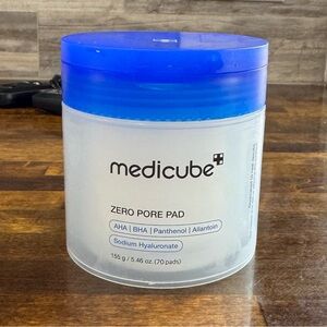 Medicube Zero Pore Pad - Blue and White